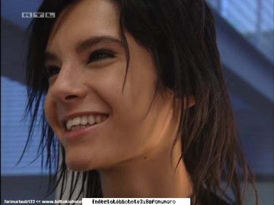 Intratzi sa cititzi ceva shocant...:( - om prost :x :x :x ....km sa faca asa cv lu Billu - Bill Kaulitz
