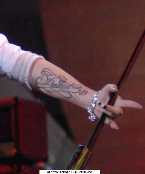 Noul tatuaj a lui Bill - Noul tatuaj Cat il ador:X:X:X:X:X:X:X sh my ales - Bill Kaulitz