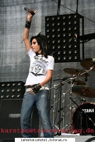 fun fic....2 saptamani q gemenii kaulitz..intratzi plz - k..mai poon soi partea a doua - Fan Fic